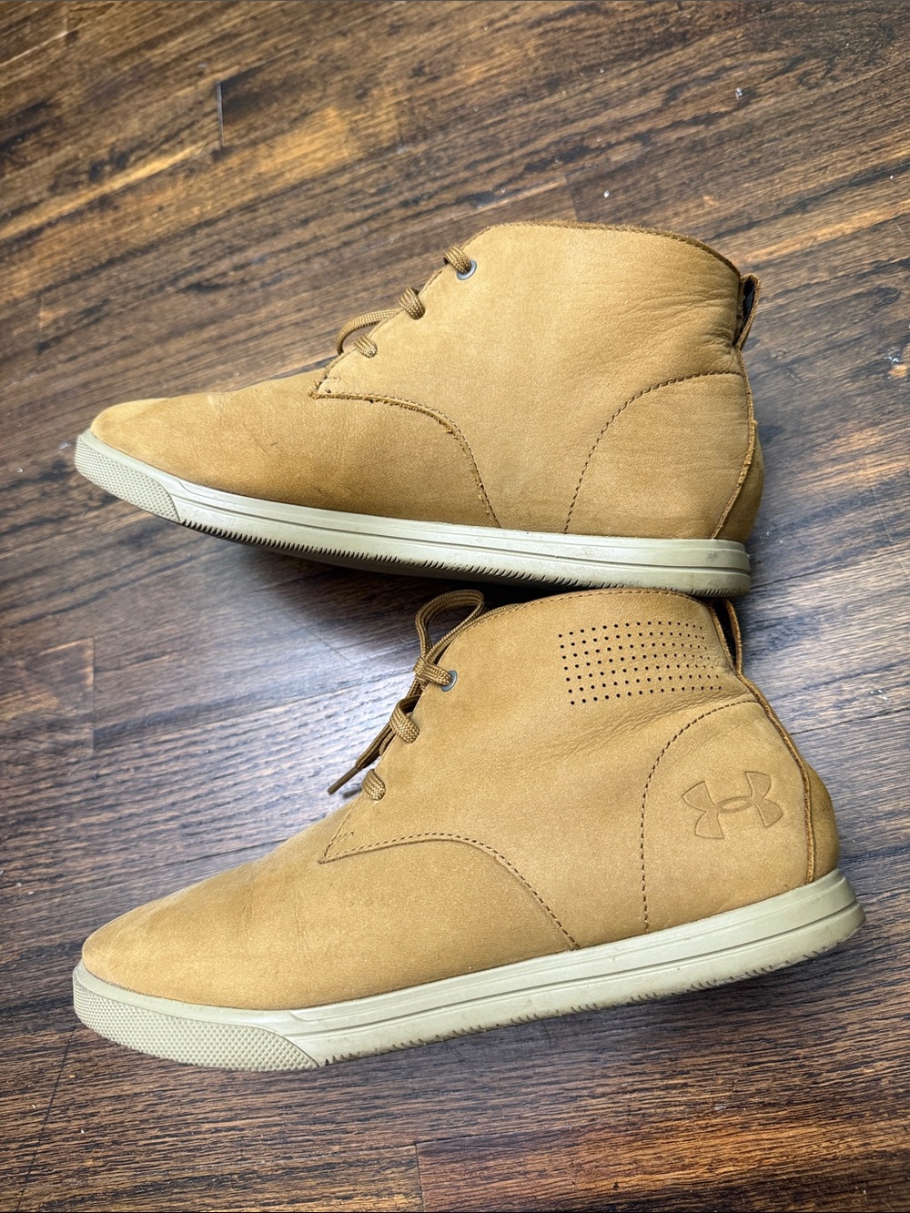 Under Armour VGUC suede/leather upper mid-top casual sneaker boot